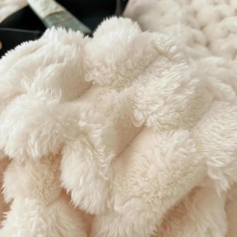 Kuschelige warme Plüschdecke Cloud Cuddle