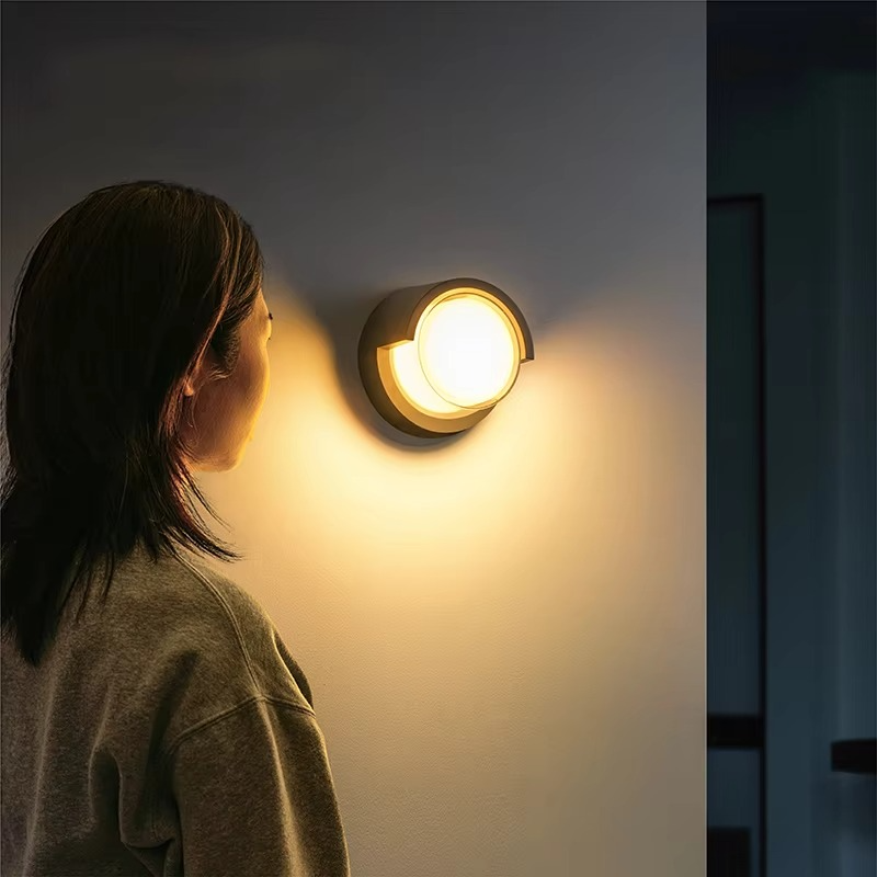 Zewnętrzne lampy ścienne LED z czujnikiem ruchu