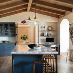 Rzeźbiarska lampa wisząca z kwiatowym wzorem