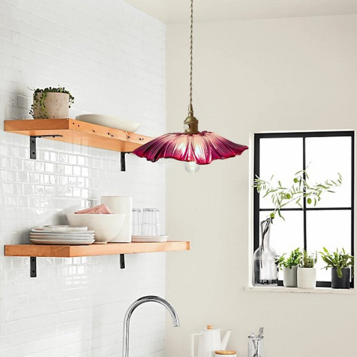 Rzeźbiarska lampa wisząca z kwiatowym wzorem