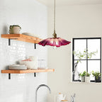 Rzeźbiarska lampa wisząca z kwiatowym wzorem