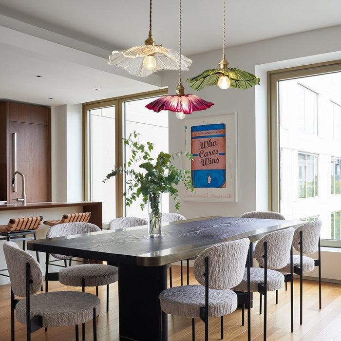 Rzeźbiarska lampa wisząca z kwiatowym wzorem