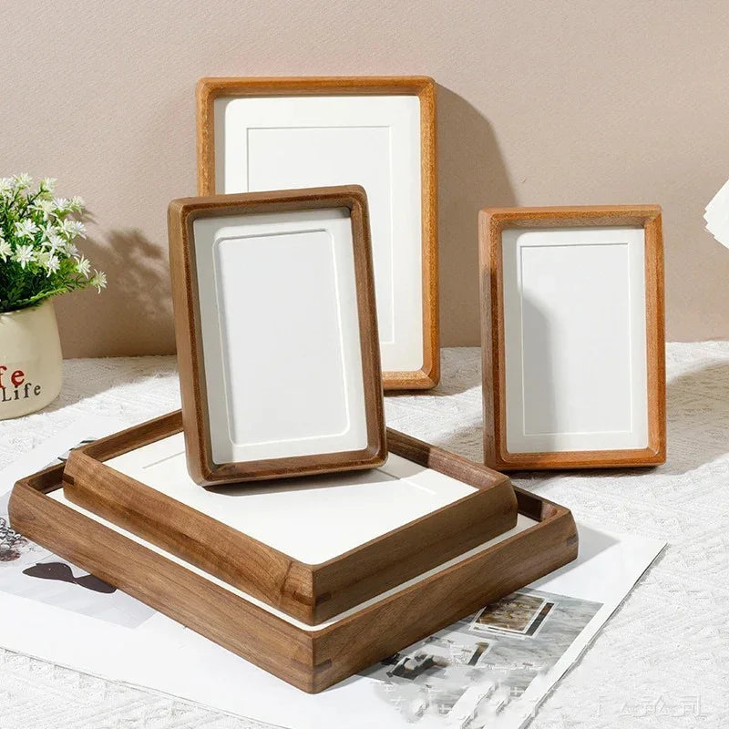 Minimalistischer, glatter Bilderrahmen für zeitlose Innendekoration