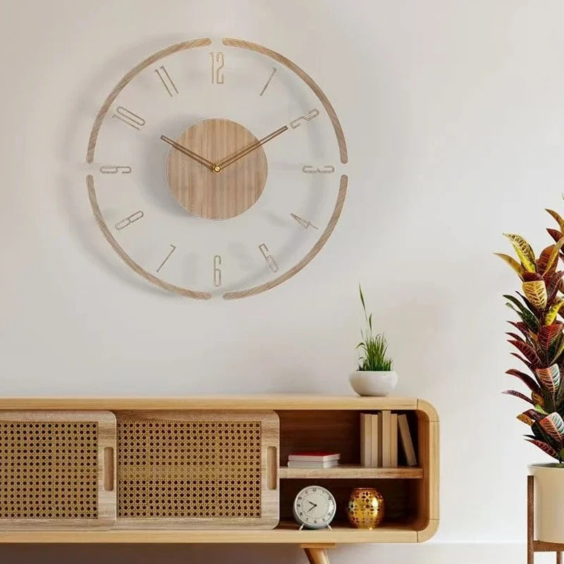 Wanduhr aus Holz im natürlichen nordischen minimalistischen Stil