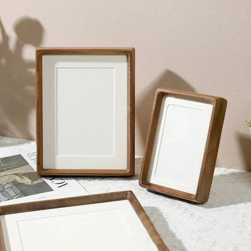 Minimalistischer, glatter Bilderrahmen für zeitlose Innendekoration