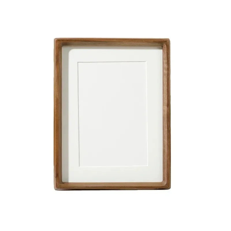 Minimalistischer, glatter Bilderrahmen für zeitlose Innendekoration