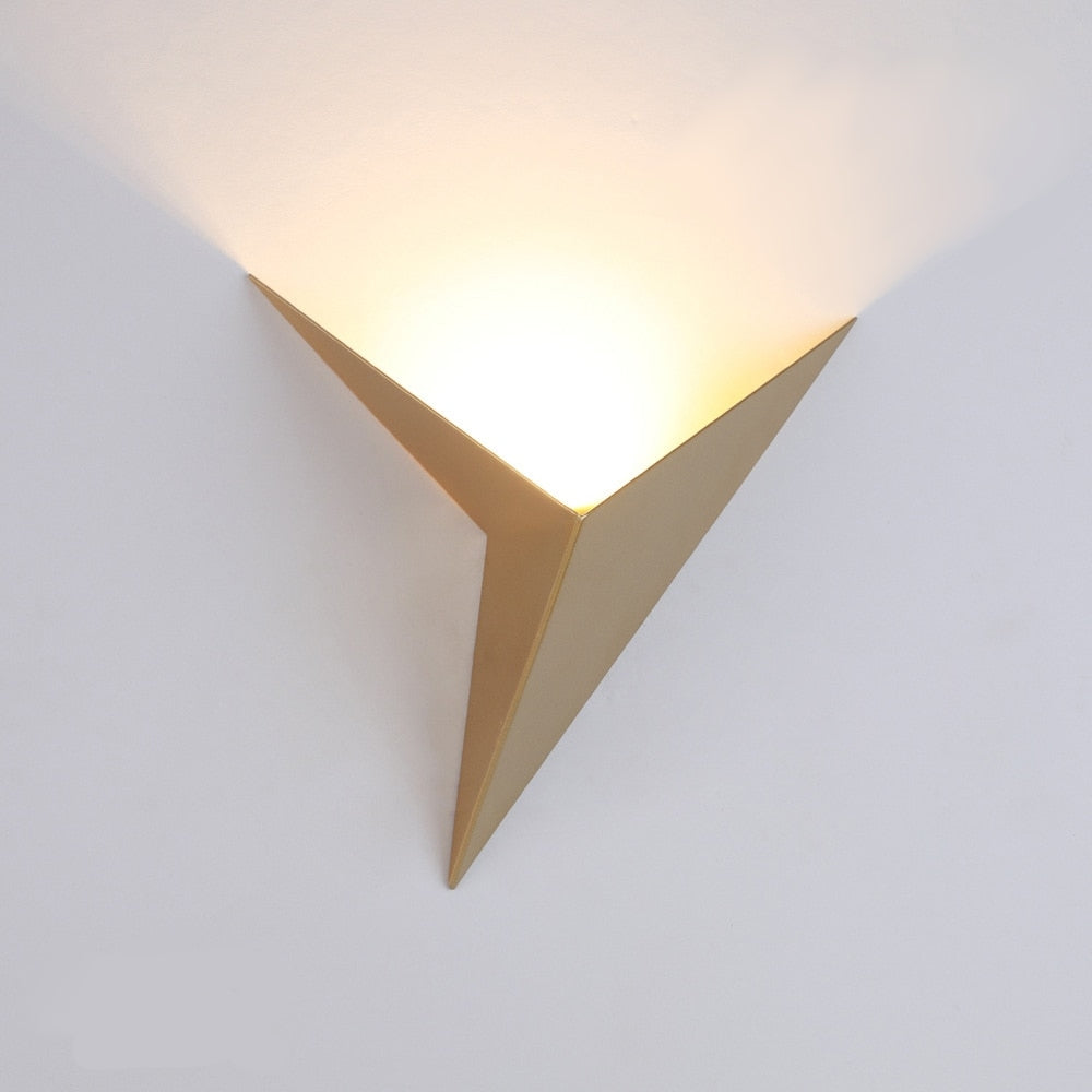 Artystyczna smukła trigon lampa ścienna