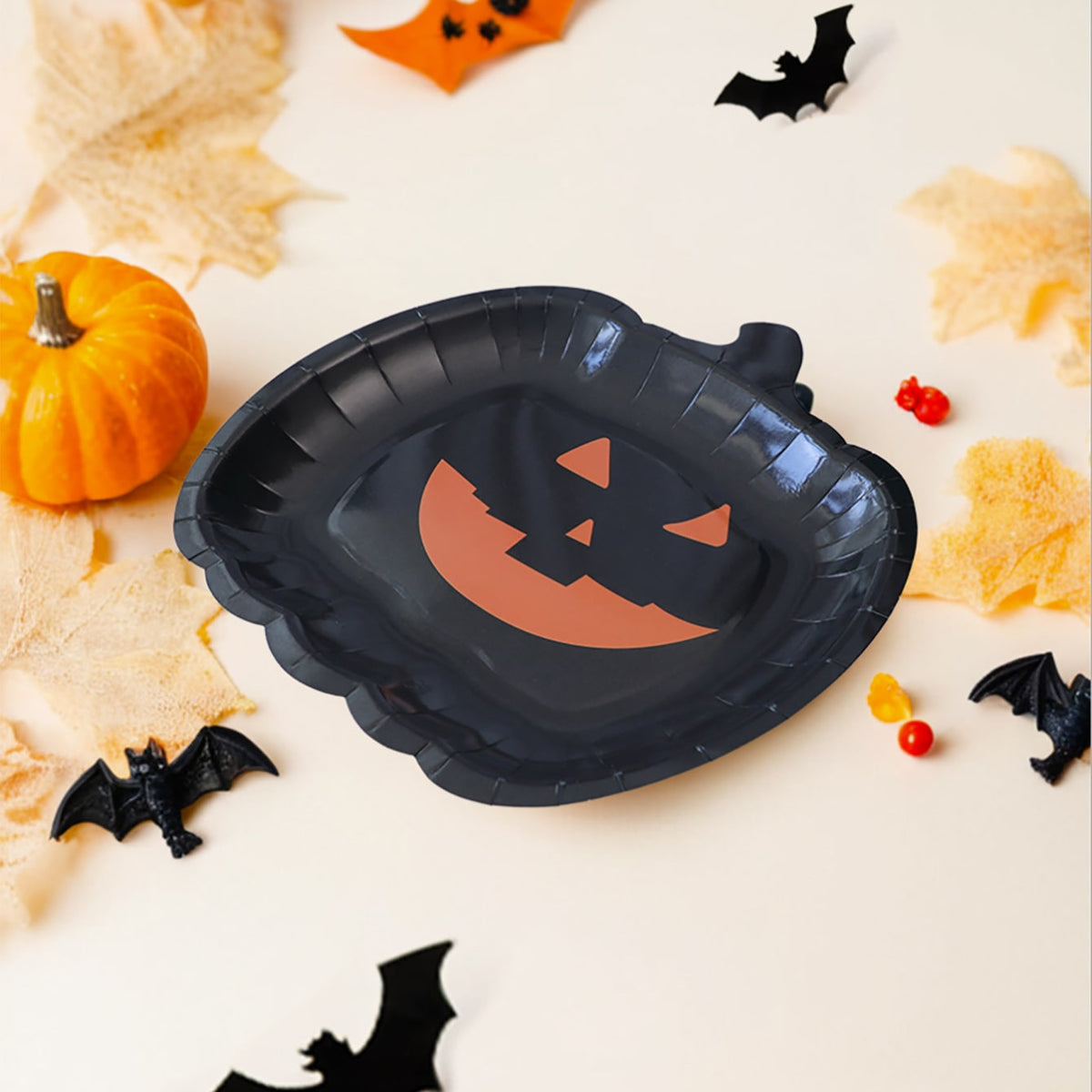 Papierowe Talerzyki na Halloween w Kształcie Dyni z Błyszczącym Wykończeniem - Image 7