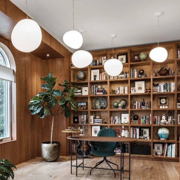 Jasna minimalistyczna lampa sufitowa do nowoczesnego domu