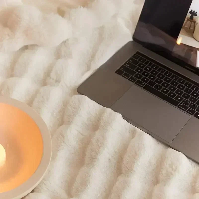 Przenośny miękki i puszysty koc na sofę