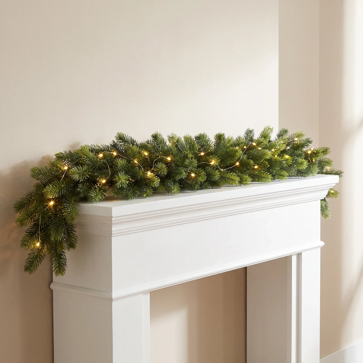 Pre-Lit Christmas Garland with Warm LED Lights and Artificial Pine Needles for Mantel - Image 1