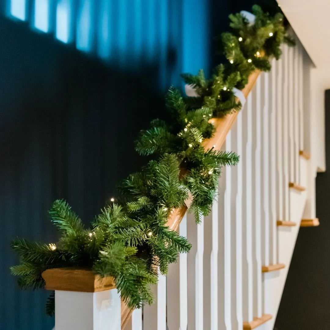 Pre-Lit Christmas Garland with Warm LED Lights and Artificial Pine Needles for Mantel - Image 2