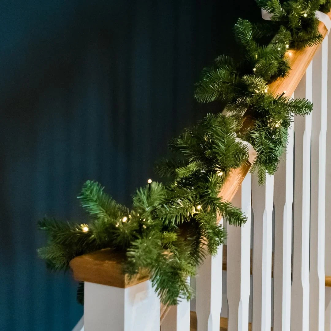 Pre-Lit Christmas Garland with Warm LED Lights and Artificial Pine Needles for Mantel - Image 3
