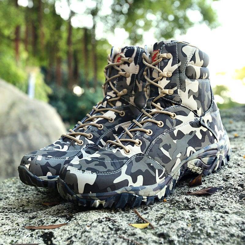 Terenowe buty trekkingowe w kamuflażu do pieszych wędrówek