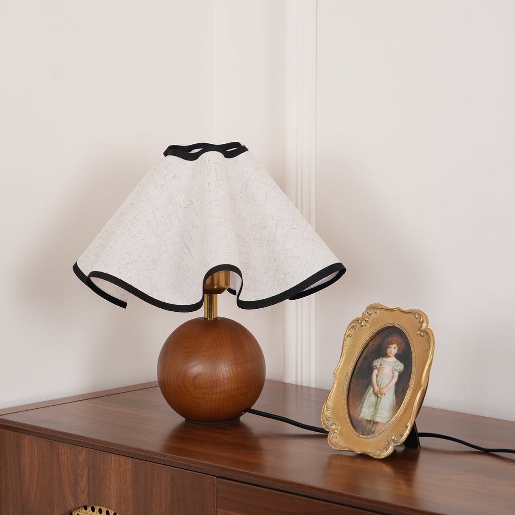 Skulpturale, wellenförmige Tischlampe für Innenräume