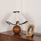 Skulpturale, wellenförmige Tischlampe für Innenräume