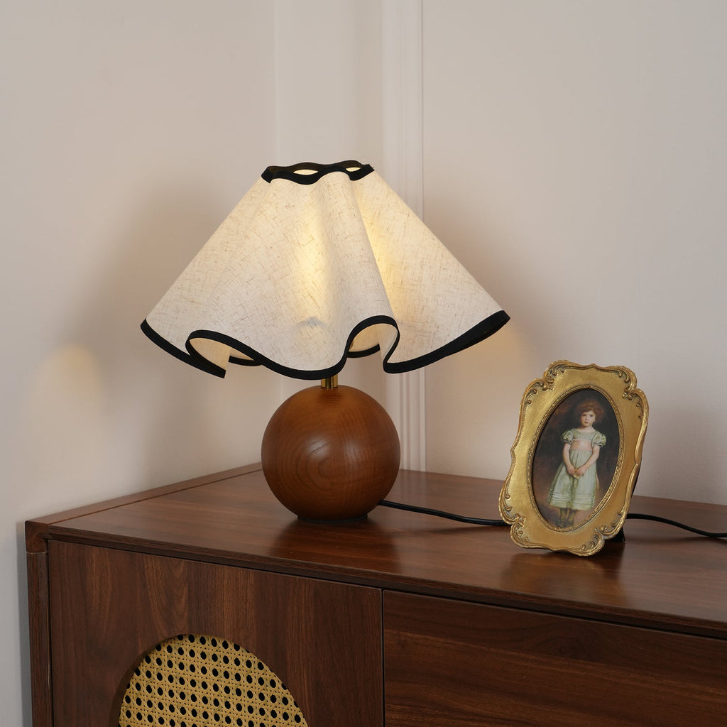 Skulpturale, wellenförmige Tischlampe für Innenräume