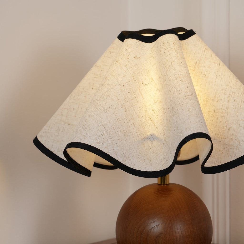 Skulpturale, wellenförmige Tischlampe für Innenräume