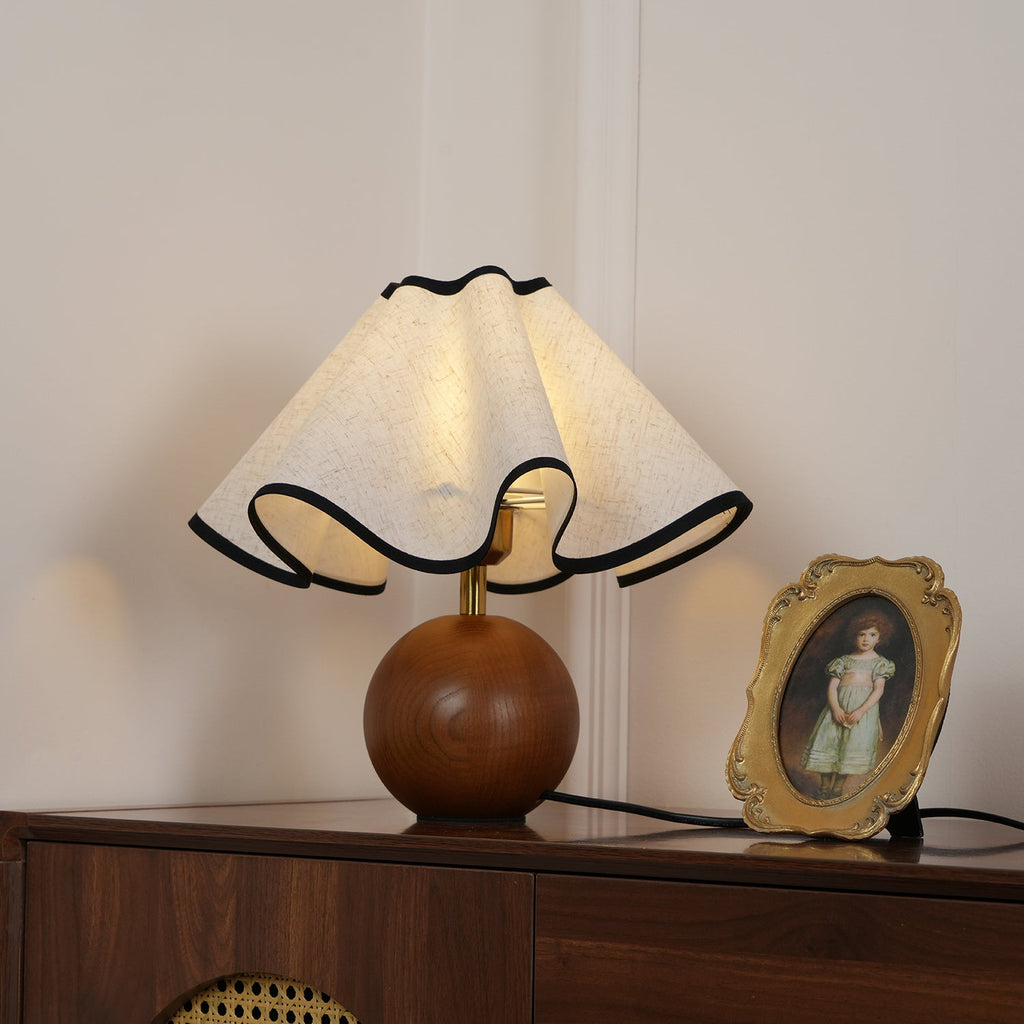 Skulpturale, wellenförmige Tischlampe für Innenräume