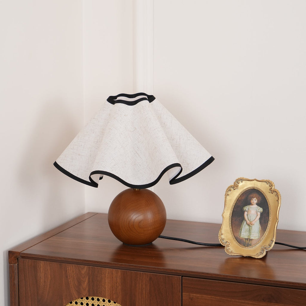 Skulpturale, wellenförmige Tischlampe für Innenräume