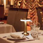 Klasyczna przenośna bezprzewodowa lampa stołowa LED