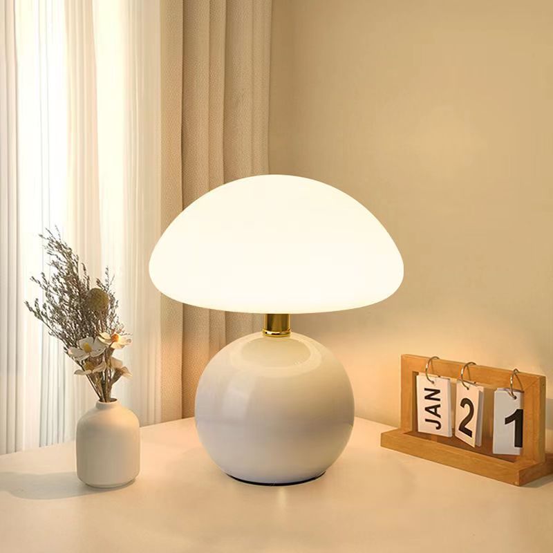 Elegancka minimalistyczna retro lampa grzybowa stołowa